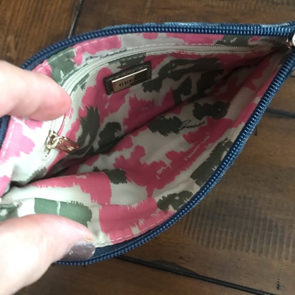 GUESS Wrislet 🔥 One-of-A-kind 🔥LIKE NEW 🔥 - Picture 6 of 6